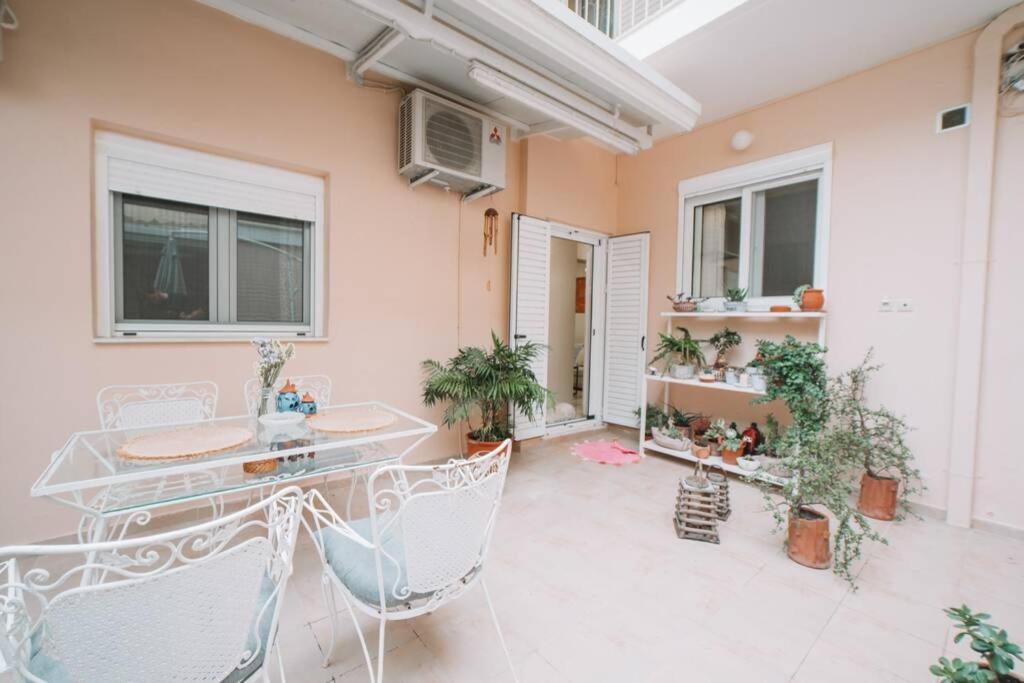 Debbies House Apartment Каламата Екстериор снимка